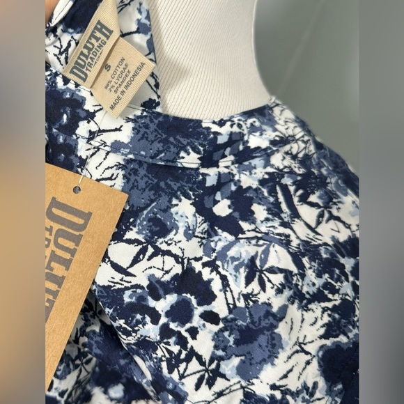 New Duluth Trading Wrinkle fighter Tunic Blouse Blue Floral - Picture 5 of 5